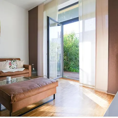 Verkehrsguenstiges Luxus Mit Garten, Terrasse & Parkplatz Apartman
