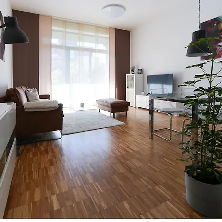 Verkehrsguenstiges Luxus Mit Garten, Terrasse & Parkplatz Apartman *