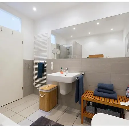 Apartman Verkehrsguenstiges Luxus Mit Garten, Terrasse & Parkplatz *
